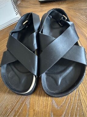 Black Leather Crisscross Strap Sandals - Size 8W
